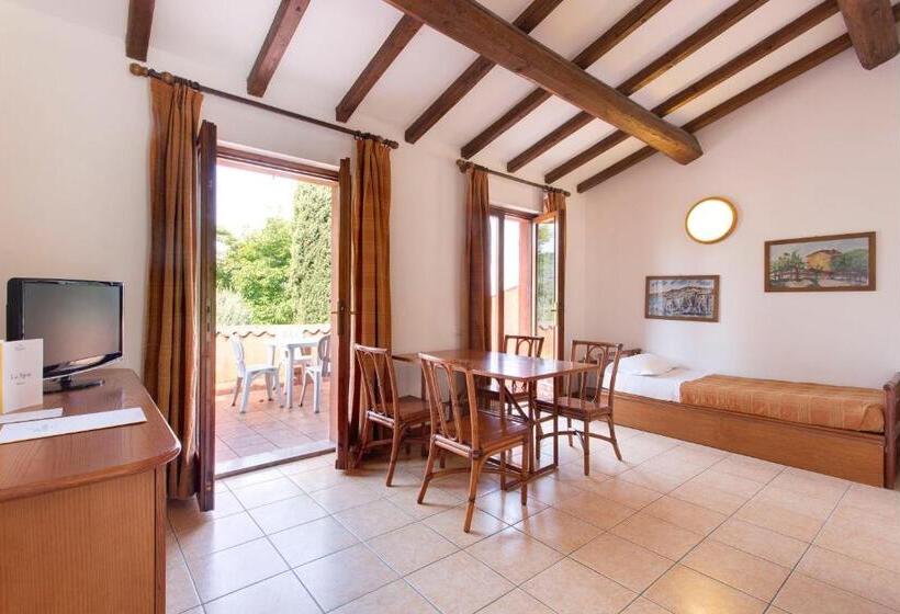 1 Bedroom Apartment Lake View, Poiano Garda Resort Appartamenti