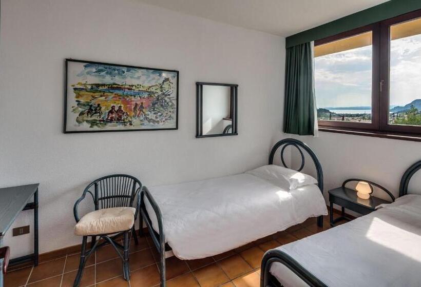 2 Bedrooms Apartment Lake View, Poiano Garda Resort Appartamenti