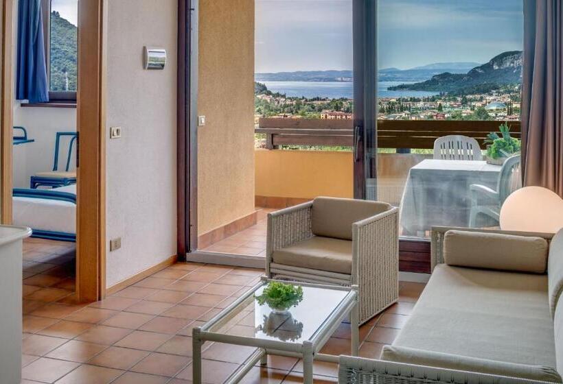 2 Bedrooms Apartment Lake View, Poiano Garda Resort Appartamenti