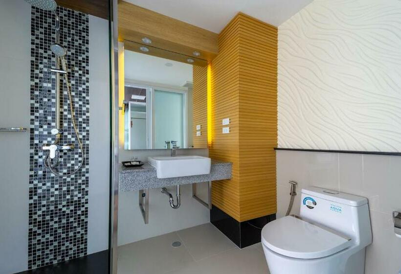 اتاق لوکس, Sitthinard Grandview