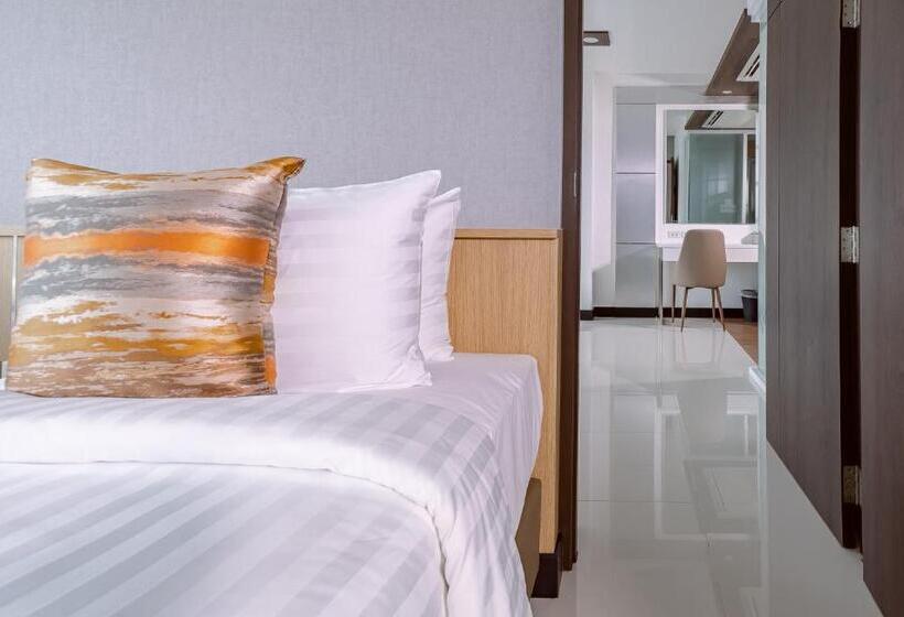 اتاق لوکس خانوادگی, Sitthinard Grandview