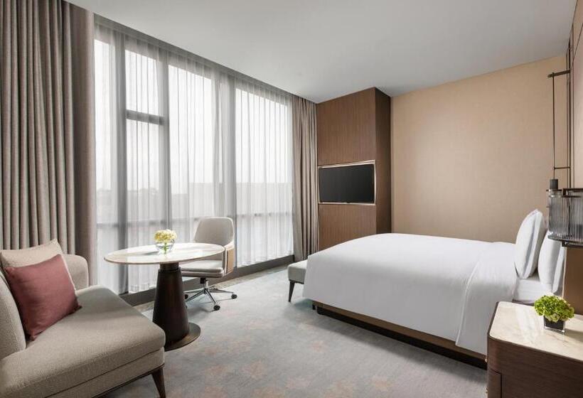 اتاق استاندارد با تخت بزرگ, Crowne Plaza Shanghai Hongqiao, An Ihg
