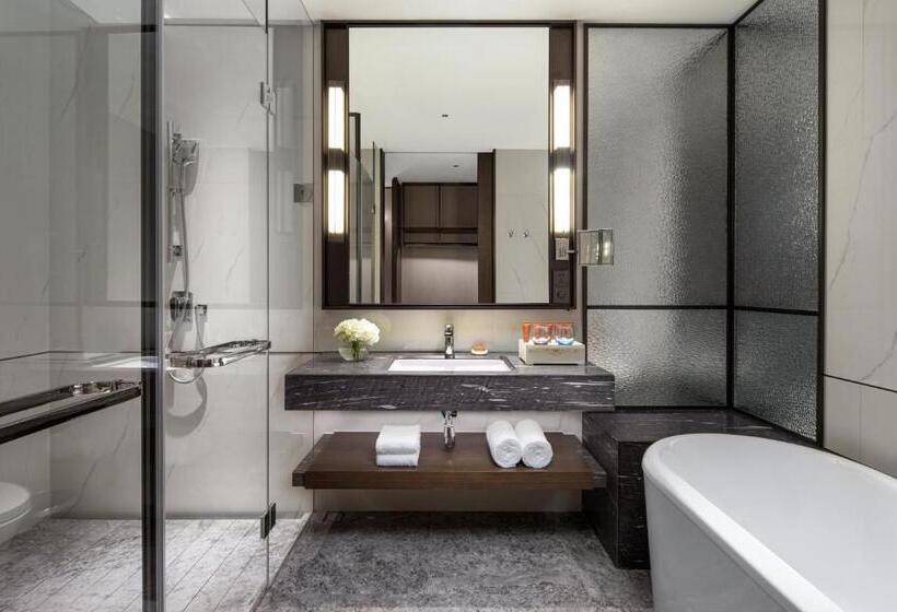 اتاق استاندارد با تخت بزرگ, Crowne Plaza Shanghai Hongqiao, An Ihg