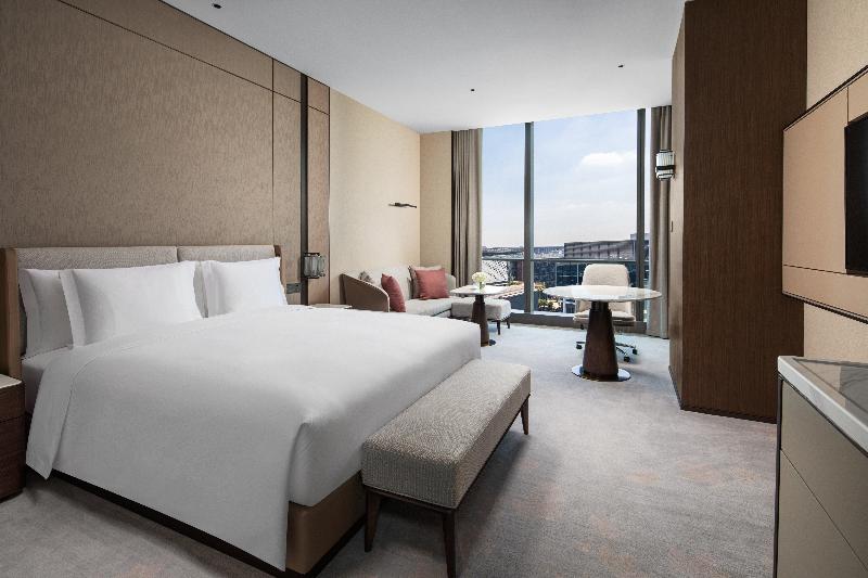 اتاق استاندارد با تخت بزرگ, Crowne Plaza Shanghai Hongqiao, An Ihg