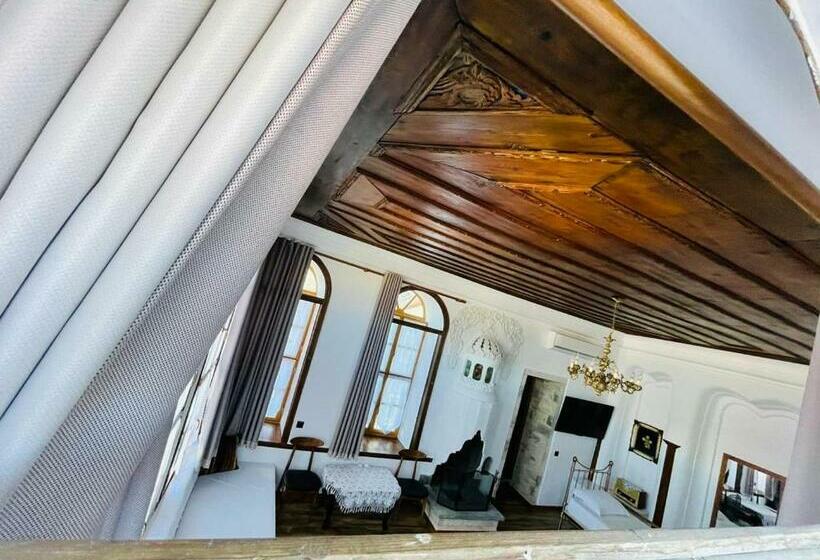 سوئیت با تخت بزرگ, Praga