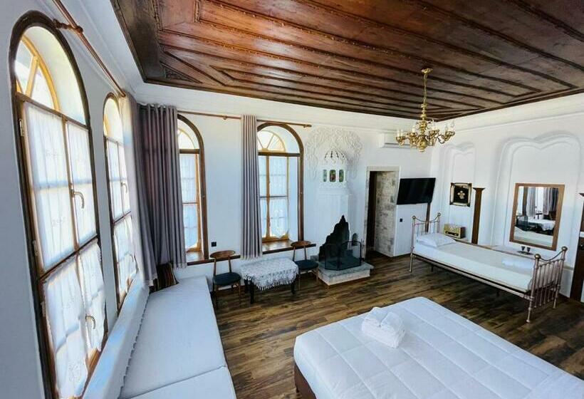 سوئیت با تخت بزرگ, Praga