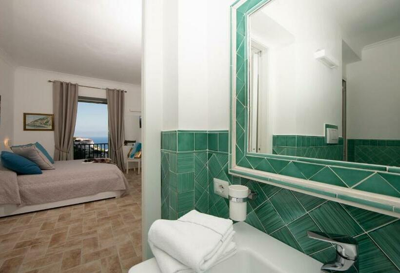 اتاق لوکس با بالکن و چشم‌انداز دریا, Amalfi Casamia B&b