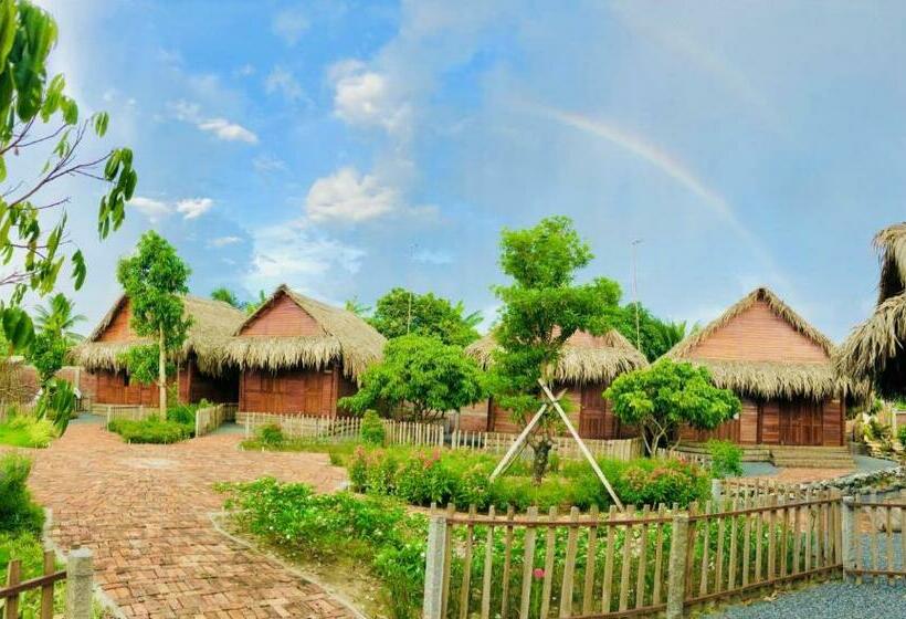 اتاق استاندارد چهارنفره با چشم‌انداز باغ, Rooster Mekong Garden & Villas