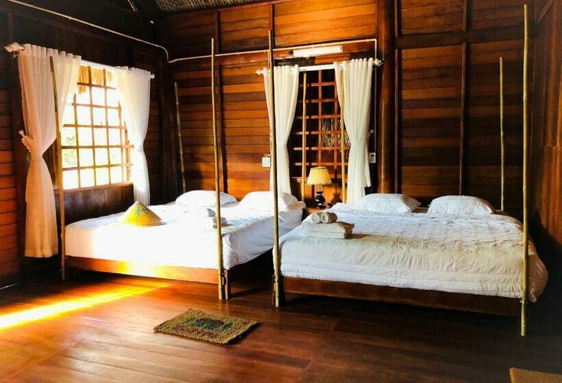 اتاق استاندارد چهارنفره با چشم‌انداز باغ, Rooster Mekong Garden & Villas
