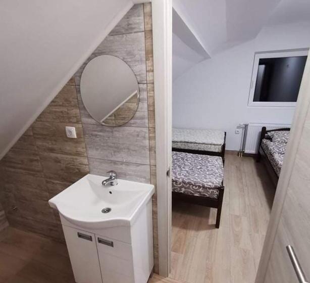 اتاق ساده سه‌ نفره, Apartmani Maja 2