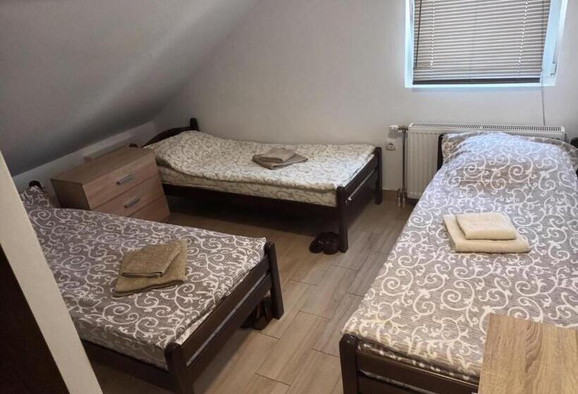 اتاق ساده سه‌ نفره, Apartmani Maja 2