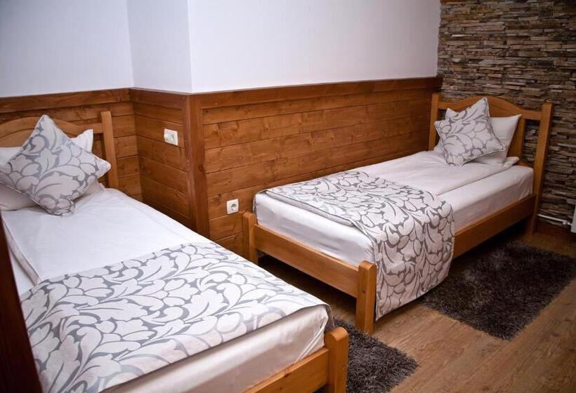 اتاق استاندارد با چشم‌انداز باغ, Chalet Balkan