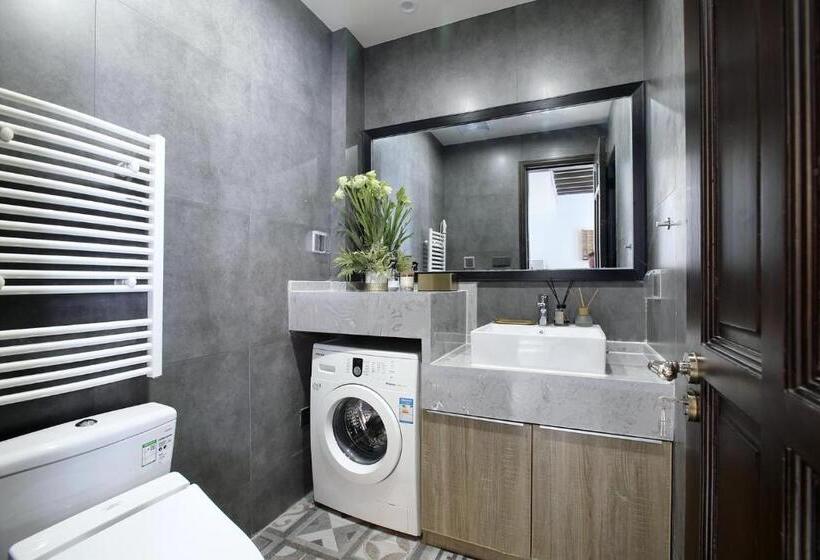 اتاق استاندارد با بالکن, Shanghai Downtown Hills Boutique Guesthouse   Near Metro Line 7, Exit 3, Changping Road
