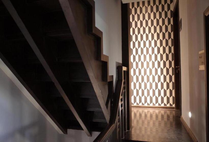 اتاق استاندارد با بالکن, Shanghai Downtown Hills Boutique Guesthouse   Near Metro Line 7, Exit 3, Changping Road
