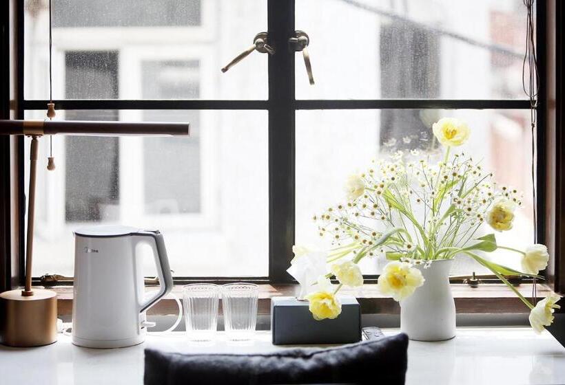 اتاق استاندارد با بالکن, Shanghai Downtown Hills Boutique Guesthouse   Near Metro Line 7, Exit 3, Changping Road