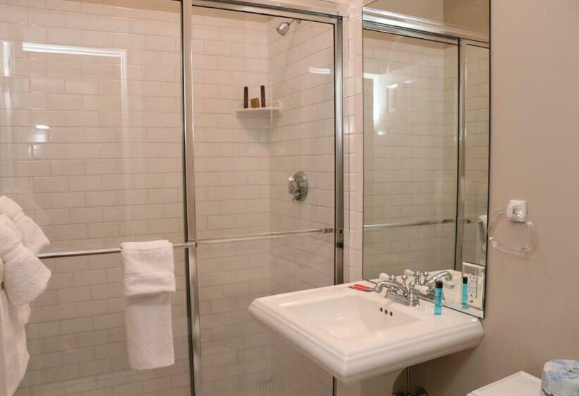 Студия Стандарт, Stylish Downtown Studio In The Southend, C.ave #31