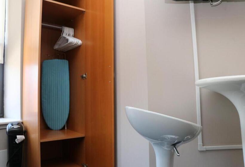 Студия Стандарт, Stylish Downtown Studio In The Southend, C.ave #31