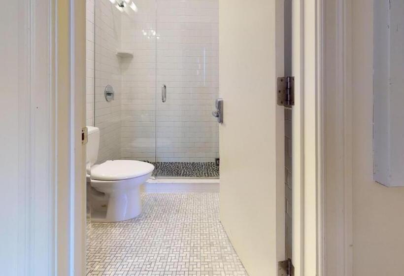 חדר סטודיו סטנדרד, Stylish Downtown Studio In The Southend, C.ave #43