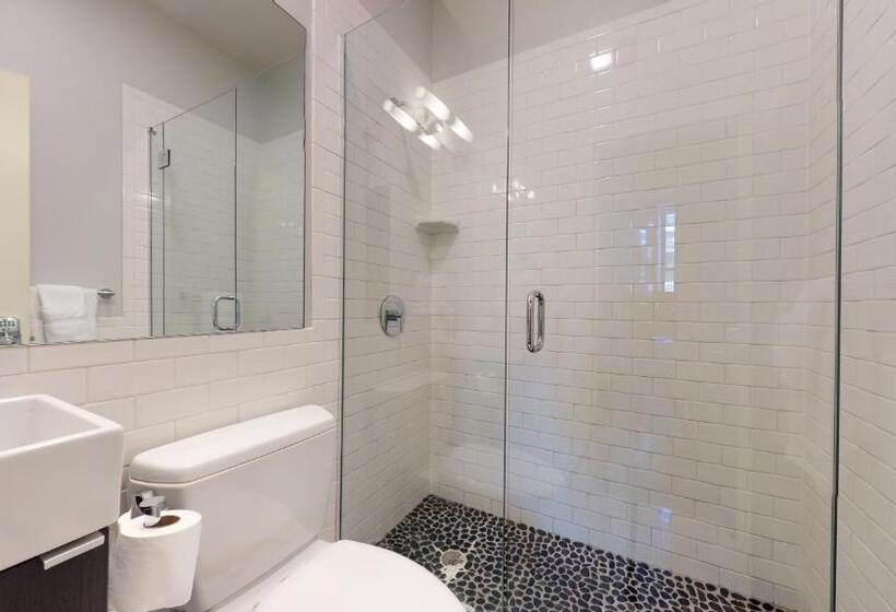 חדר סטודיו סטנדרד, Stylish Downtown Studio In The Southend, C.ave #43