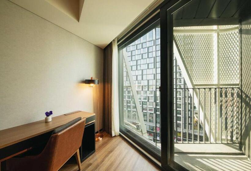 Номер Deluxe Кровать Кинг, Mercure Ambassador Seoul Hongdae