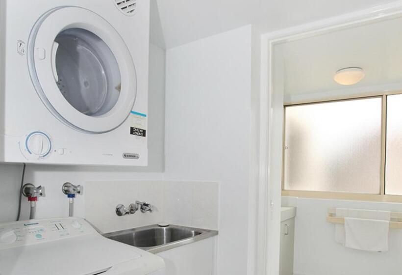 آپارتمان 2 خوابه, Kings Way Apartments