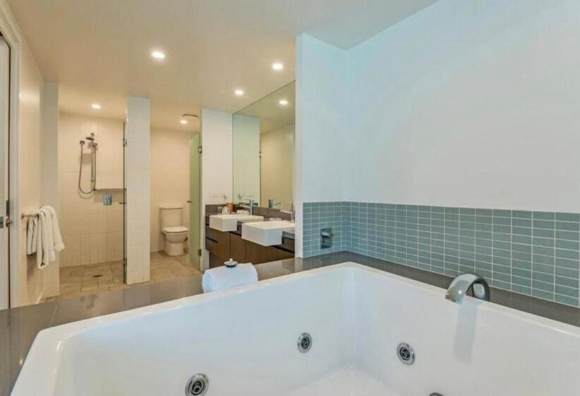 استودیو استاندارد با چشم‌انداز استخر, Luxury Apartments At Temple Resort And Spa Port Douglas