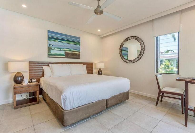 استودیو استاندارد با چشم‌انداز استخر, Luxury Apartments At Temple Resort And Spa Port Douglas