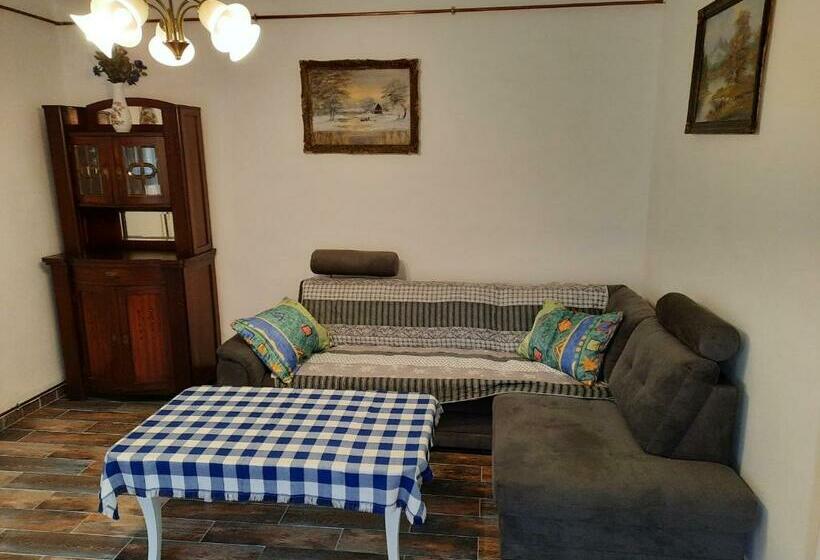 آپارتمان 1 خوابه همکف, Nosztalgia Vendégház