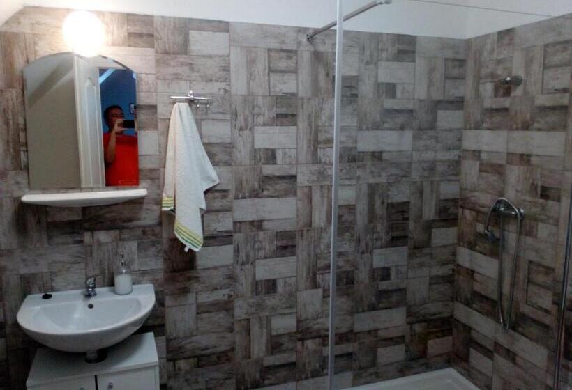 سوئیت 2 خوابه, Nosztalgia Vendégház