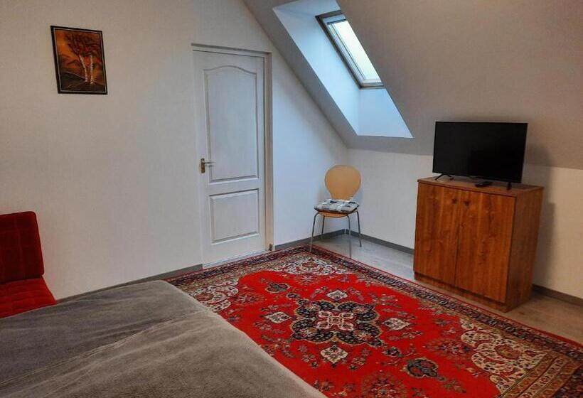سوئیت 2 خوابه, Nosztalgia Vendégház