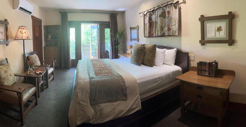 اتاق لوکس با تخت بزرگ, Blackbird Inn