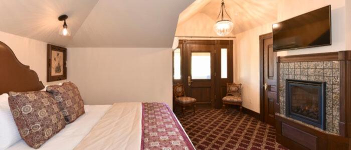 Deluxe Suite King Bed, Blackbird Inn