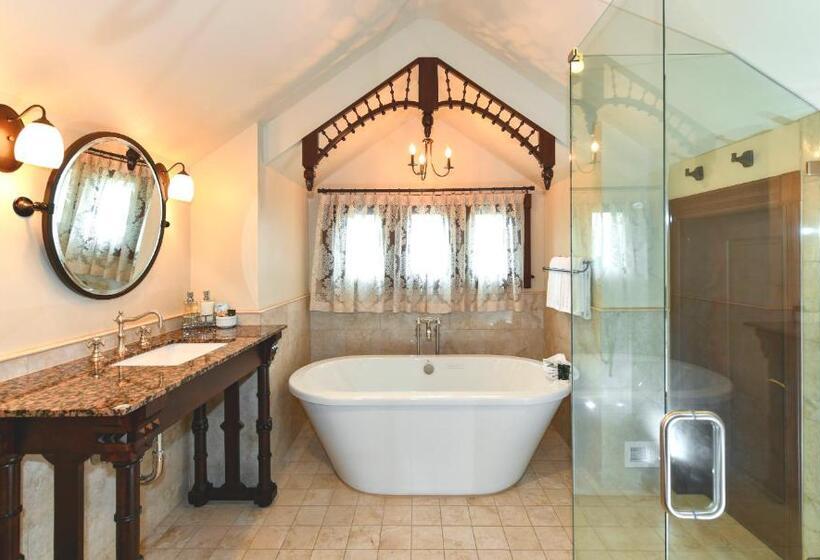 Deluxe Suite King Bed, Blackbird Inn