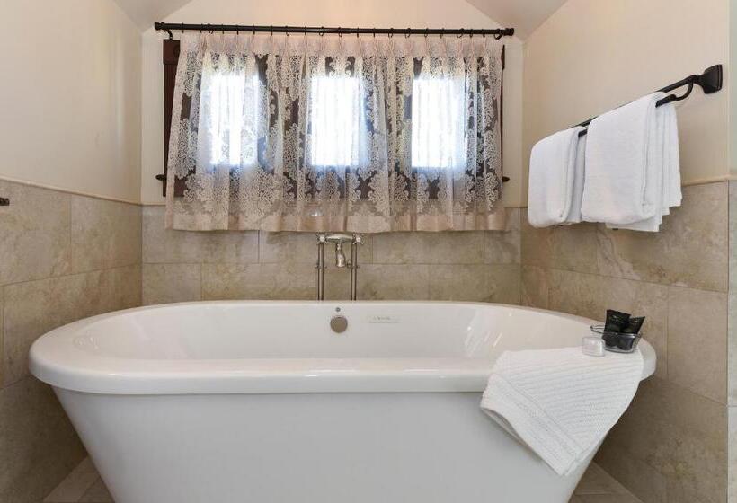 Deluxe Suite King Bed, Blackbird Inn