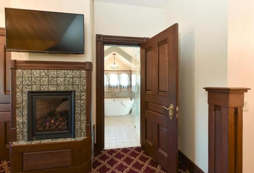 Deluxe Suite King Bed, Blackbird Inn