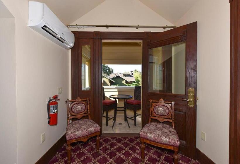 Deluxe Suite King Bed, Blackbird Inn