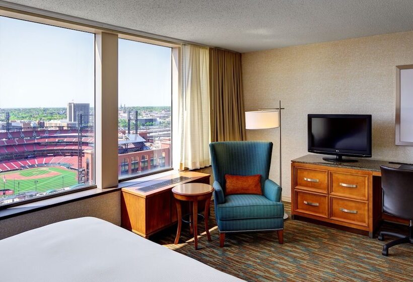 Standard Room with Views, Hilton St. Louis At The Ballpark