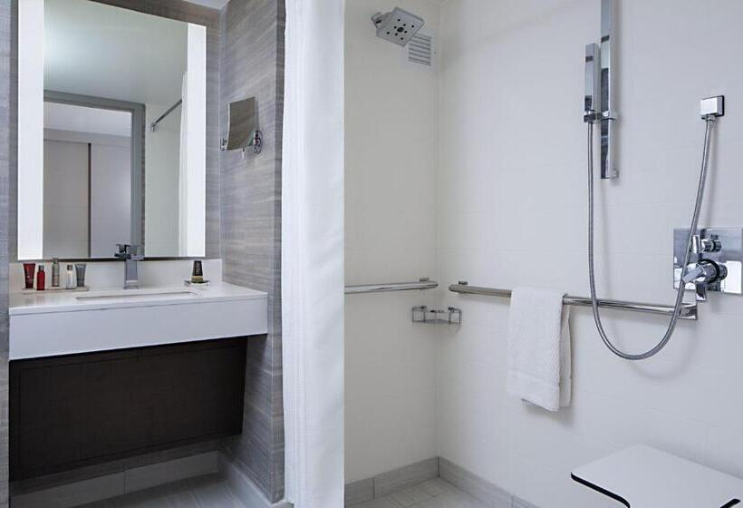 اتاق استاندارد با تخت بزرگ برای معلولان, Indianapolis Marriott Downtown