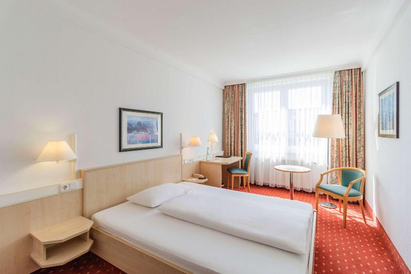 اتاق استاندارد با تخت بزرگ, Marriott Savannah Riverfront