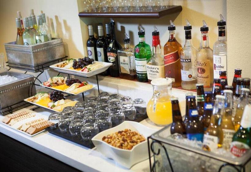 اتاق استاندارد با تخت دوبل, Marriott Savannah Riverfront