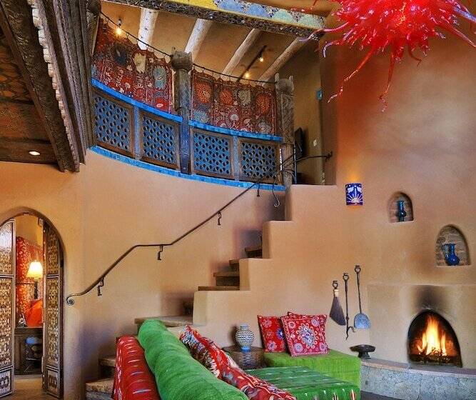 ویلای 3 خوابه, The Inn Of The Five Graces