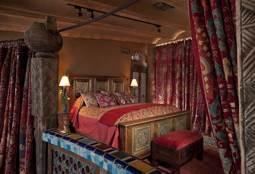 ویلای 3 خوابه, The Inn Of The Five Graces
