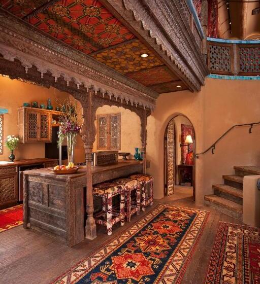 ویلای 3 خوابه, The Inn Of The Five Graces