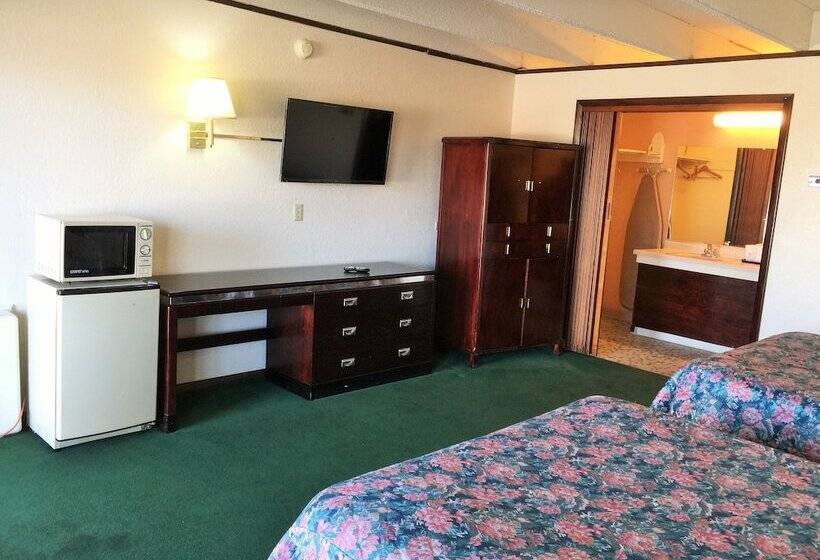 Standard Room 2 Double Beds, Tollway Inn Beloit