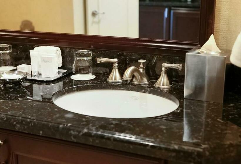 سوییت با چشم‌انداز دریا, The Atlantic Hotel & Spa