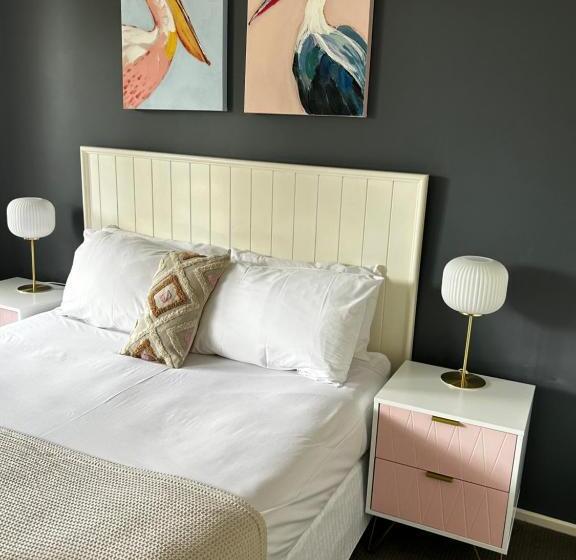 اتاق استاندارد با تخت دو نفره بزرگ, Apartments At Glen Isla