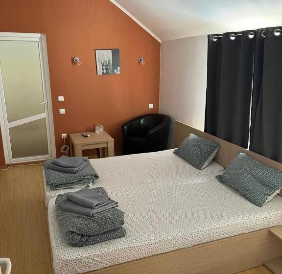 اتاق اکونومی, Vila Alga