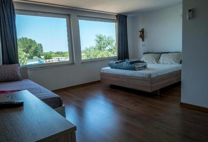 اتاق استاندارد سه نفره, Vila Alga