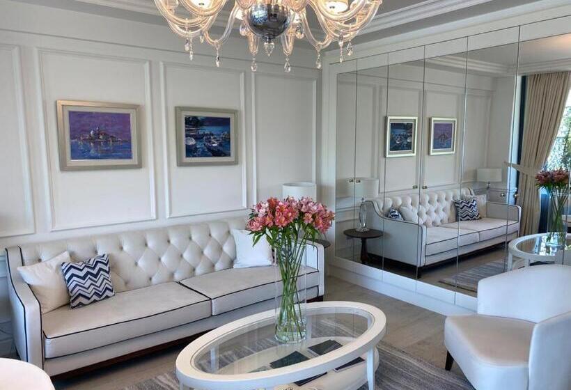 سوئیت اجرایی با چشم‌انداز دریا, Boutique Hotel Vissi D Arte