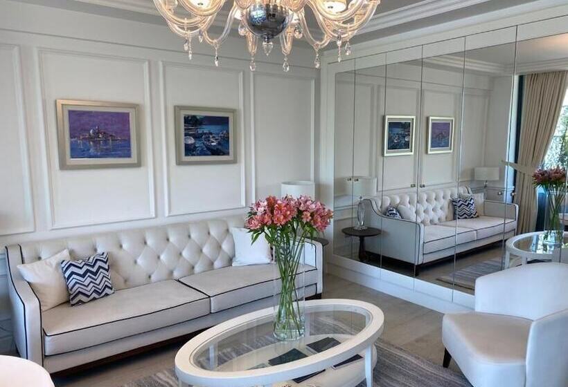 سوئیت اجرایی با چشم‌انداز دریا, Boutique Hotel Vissi D Arte